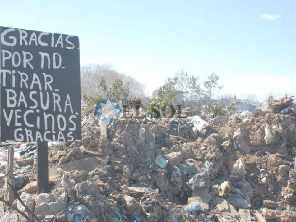 Un nuevo basural en la ribera