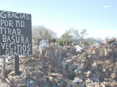 Un nuevo basural en la ribera
