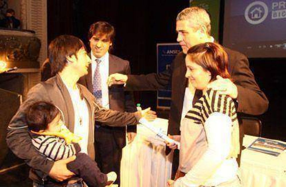 Ferraresi y Bossio adjudicaron 148 viviendas en Avellaneda