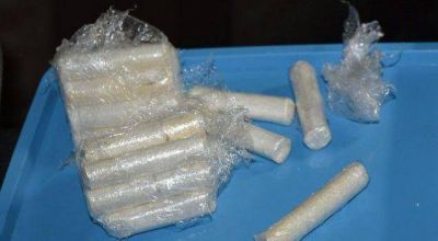 Detienen a dos j�venes con 23 tizas de coca�na