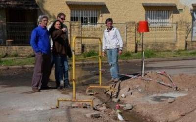Arrecifes: Intendente supervis� trabajos de instalaci�n de cloacas
