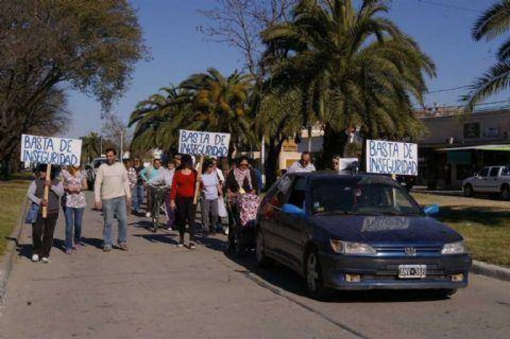 Vecinos marcharon reclamando mayor seguridad