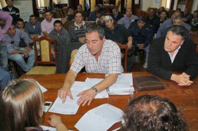 Despu�s de la interpelaci�n trabajadores de Vialidad Rural se reunieron con concejales