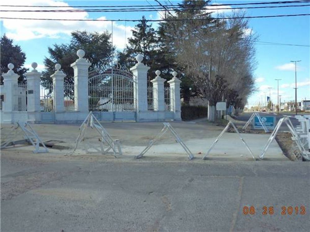 Bacheo en la esquina de la Rural