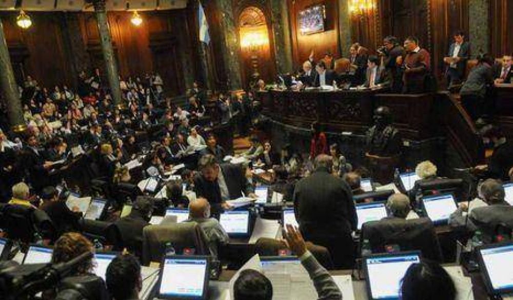 Legislatura aprob� penar con prisi�n a evasores fiscales