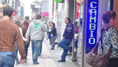 De no creer: barra bravas de Boca vend�an d�lares en la calle Florida