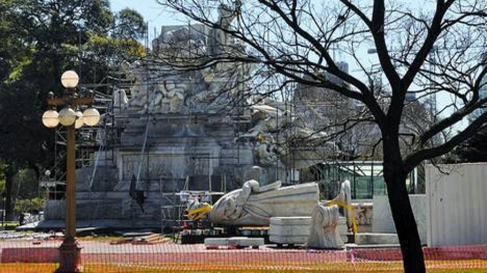 Monumento a Col�n: votan una ley que busca frenar el traslado