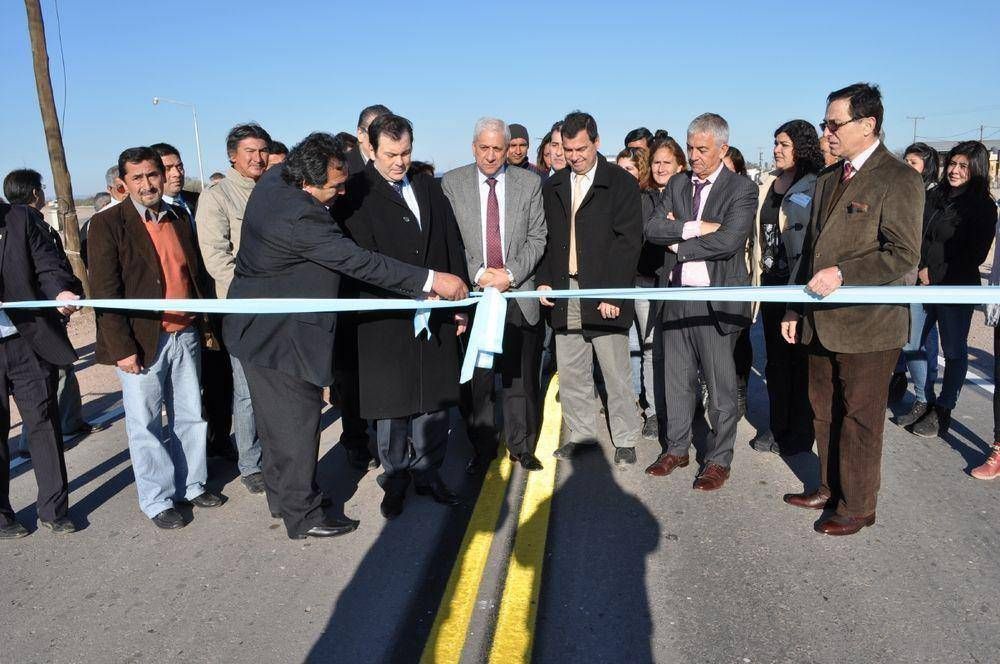 El Gobernador inaugur� obras en Los Telares