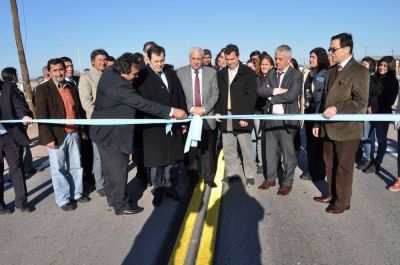 El Gobernador inaugur� obras en Los Telares