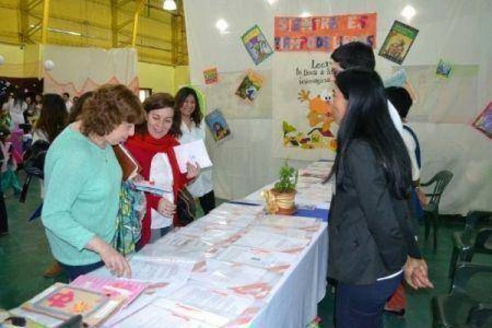 Molina: �Las bibliotecas les permite indagar a los ni�os un mundo que todav�a no conocen�