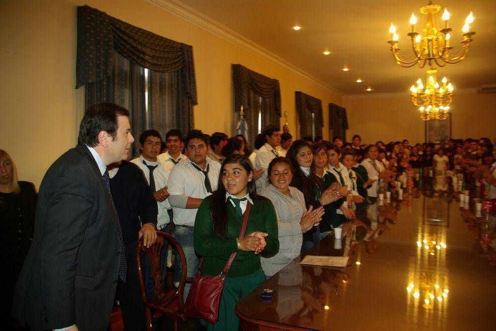 El Gobernador recibi� a alumnos de 5to a�o de varios Colegios del interior de la Provincia