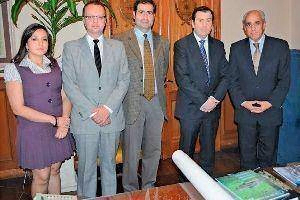 Zamora recibi� a miembros del Instituto Geogr�fico Nacional y de la Arsat