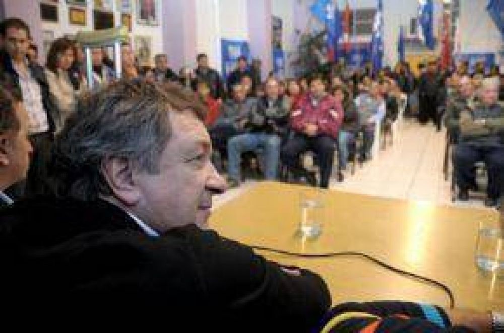 "Los Peronistas No Nos Quebramos En La Derrota", Dice Yauhar En Acto Del PJ En Comodoro