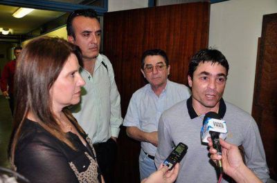El gobernador recibi� a los gremios estatales y anunci� un adelanto de la pauta salarial