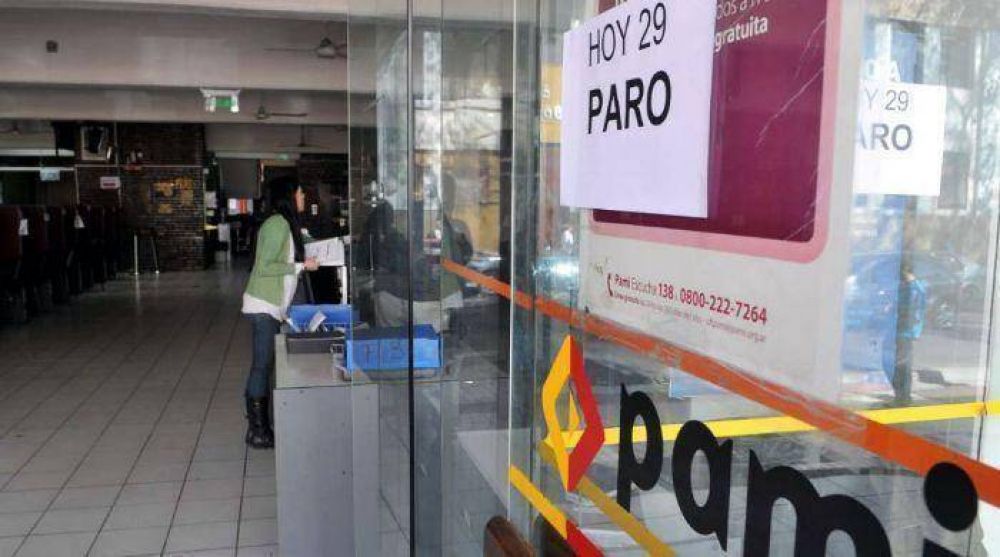 Abuelos de PAMI sin atenci�n por reclamo sindical