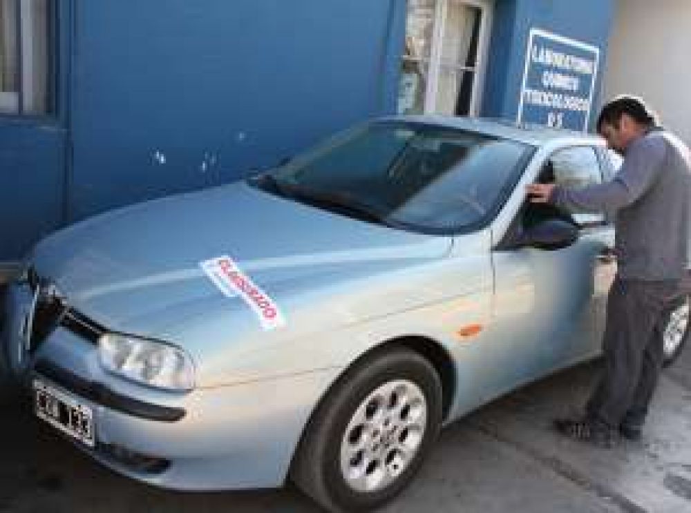 Una banda for�nea estafa con veh�culos de alta gama