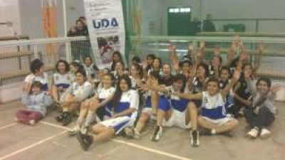 Buscan fondos para realizar el primer torneo cuyano de b�squet femenino