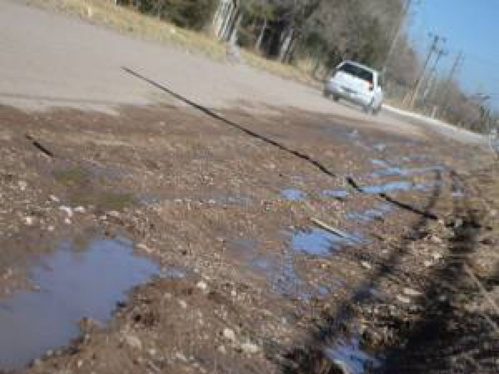 Vuelven a reclamar por derrame cloacal en el Parque Industrial