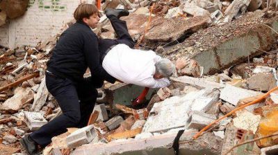 Pi�era se cay� en una demolici�n durante un acto de gobierno