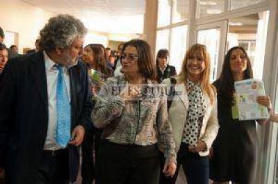 Luc�a inaugur� dos nuevos centros de conexi�n digital