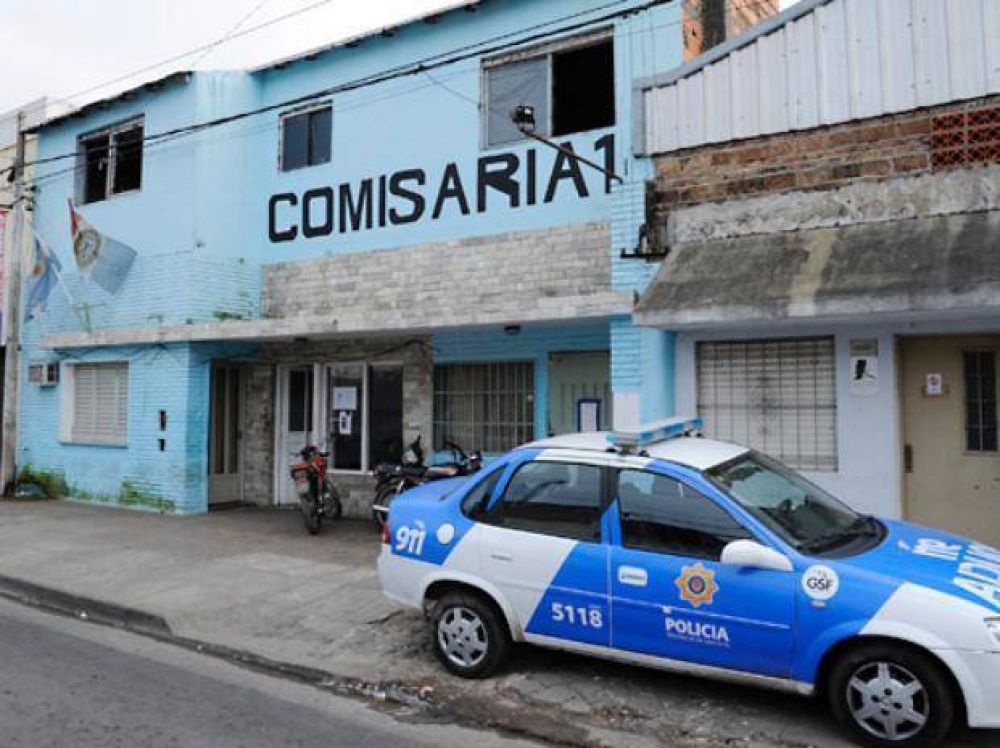 Separan a dos jefes policiales por maltratos a siete adolescentes en la comisar�a 14�