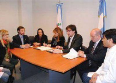 UNLaR firm� convenio con el nuevo Hospital