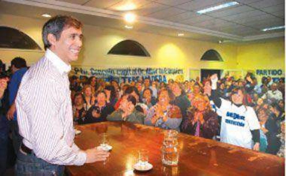 Paredes Urquiza lanz� su candidatura a diputado