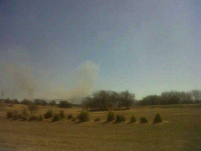 Controlan el incendio que se origin� cerca de la autopista
