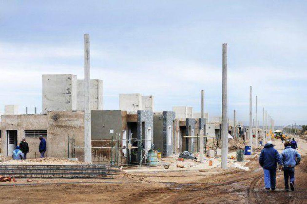 La Municipalidad reclama $ 2 millones a las constructoras de viviendas sociales del Gobierno