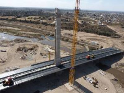 El puente sobre el r�o Quinto estar� terminado en 30 d�as