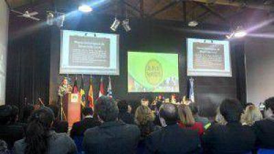 Eber Sol�s abord� �el rol que juega la Administraci�n P�blica al momento de definir una pol�tica estatal�