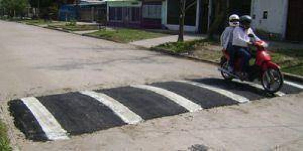 La Municipalidad ejecuta reductores de velocidad