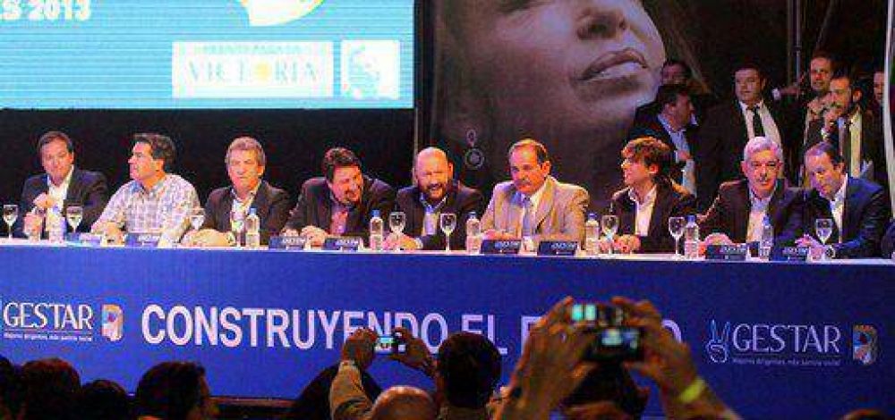 Fuerte apoyo de gobernadores a la candidatura de Carlos "Camau" Espnola