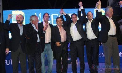 Gobernadores K ratificaron su �lealtad� a Cristina y pidieron votar a Camau