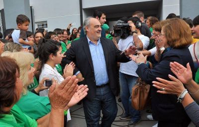 El Gobernador Colombi inaugur� el CAPS N� 15 del barrio Pirayu�