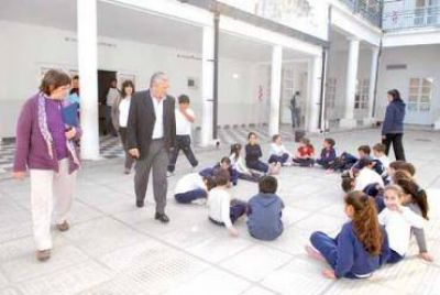Dos escuelas recibieron aportes para obras