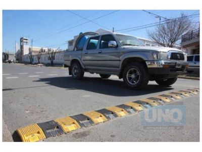 Colocan en los barrios cada vez m�s reductores de velocidad