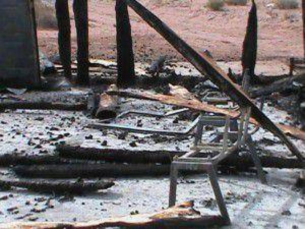 Queman cuatro casas m�s en Campo Maripe y comunidades mapuce cortar�n el acceso a Loma la Lata Norte
