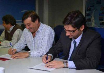 Gobierno firm� Carta Compromiso de Pago con el Municipio de Ushuaia