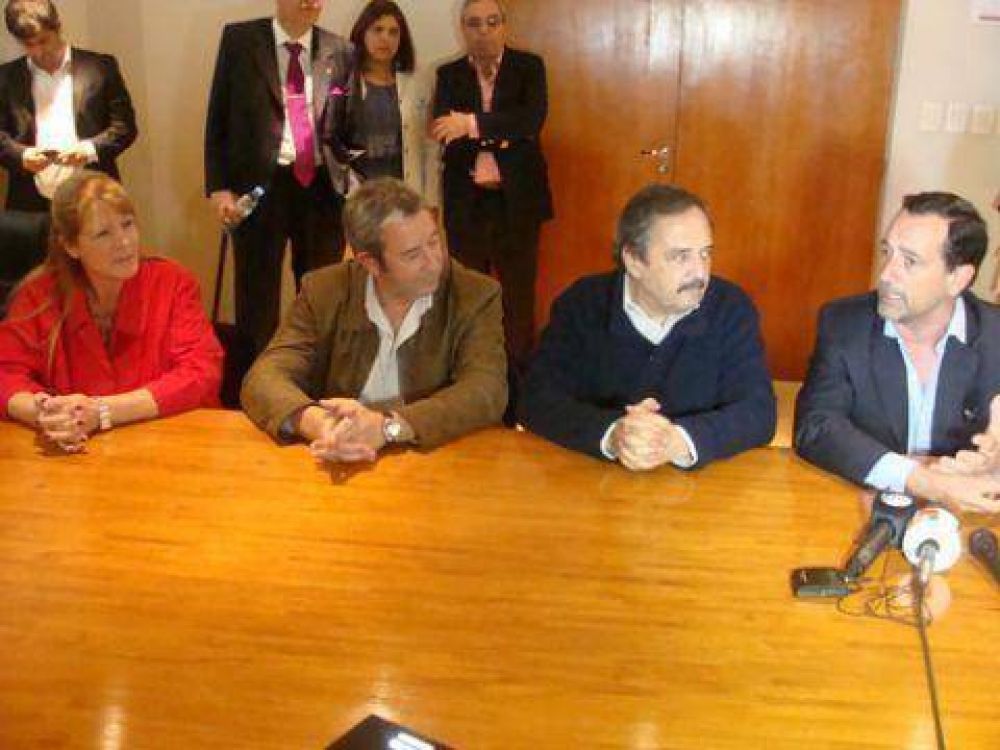 El Frente Progresista nacionaliza la campa�a junto a Cobos 	