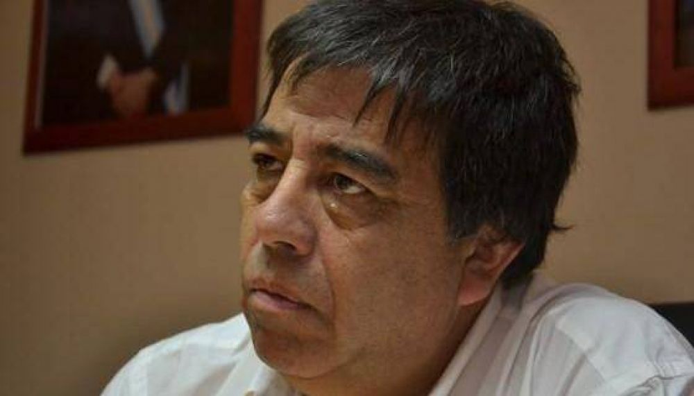 �No es ponerle trabas para pedir adelanto de regal�as, sino se trata de fijar pautas�