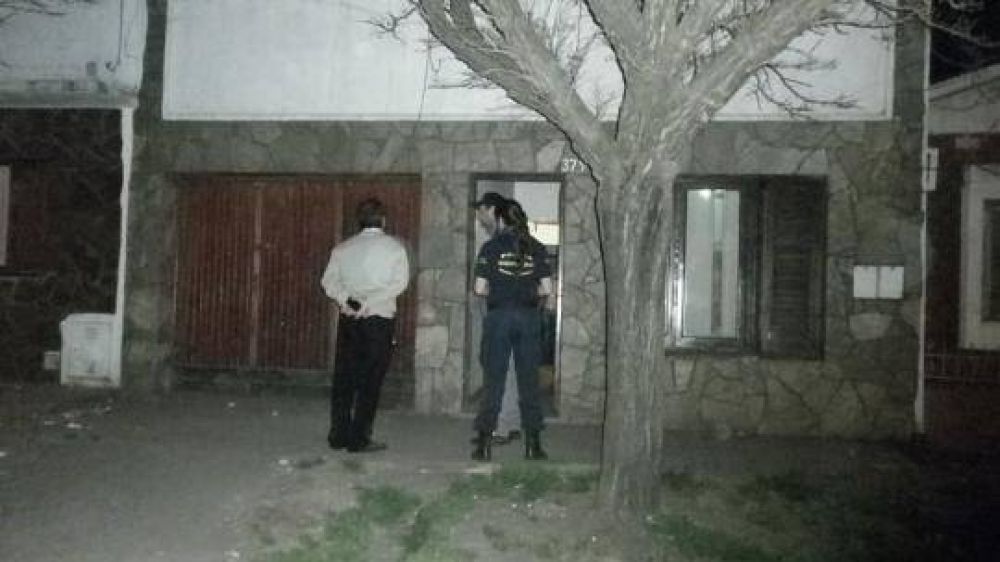Tras un llamado an�nimo realizan operativo antidroga en Bragado y detienen a dos personas
