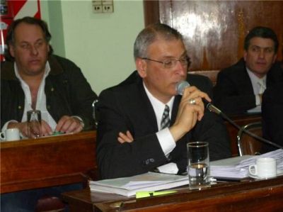 La oposici�n abri� el paraguas por el convenio de la l�nea de 132 k