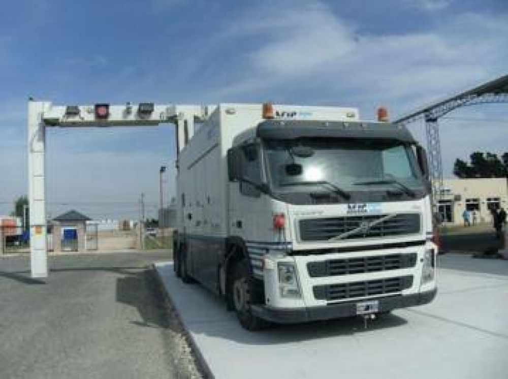 Etcheto: "para la producci�n local, la Aduana es fundamental"