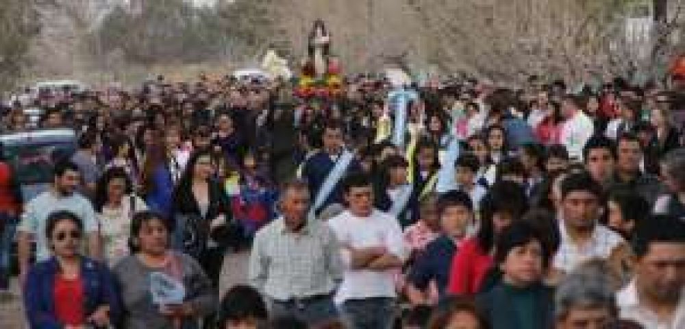 La procesi�n de Santa Rosa, la m�s calurosa en 5 a�os