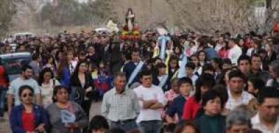 La procesi�n de Santa Rosa, la m�s calurosa en 5 a�os