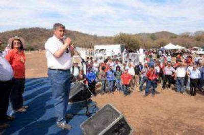 Con fuertes cr�ticas, Corpacci inaugur� obras h�dricas en Ancasti