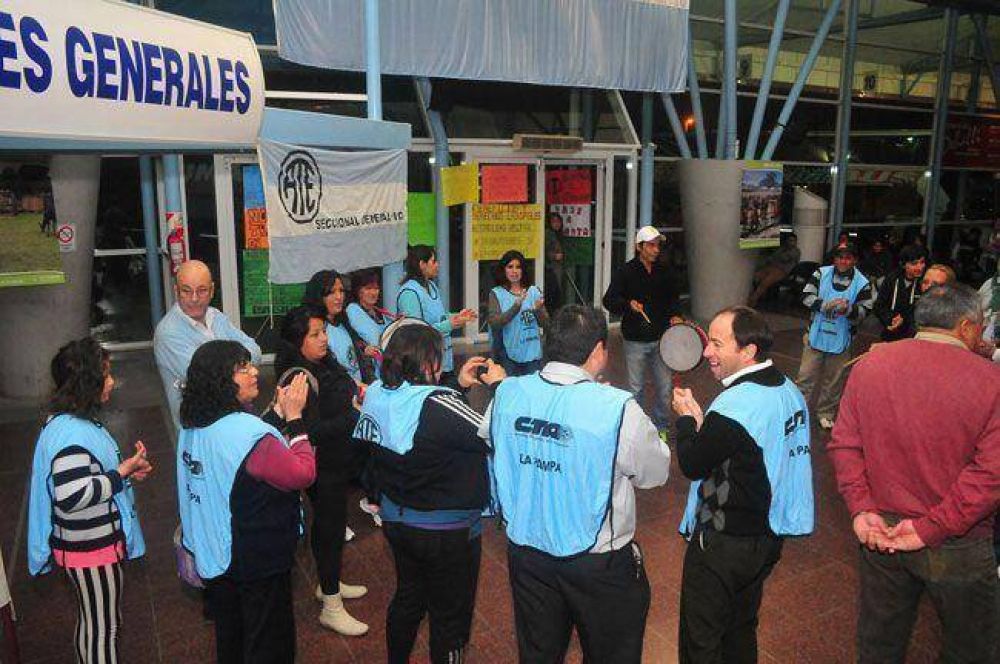 ATE: �El Gobierno siembra precarizaci�n laboral�