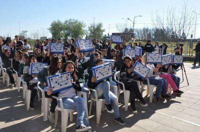 �Conectar Igualdad� entreg� 377 netbooks en la Escuela Media N� 3  