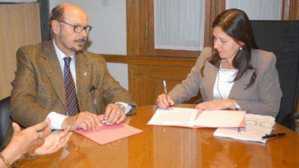 Capacitan a docentes y alumnos en im�genes satelitales